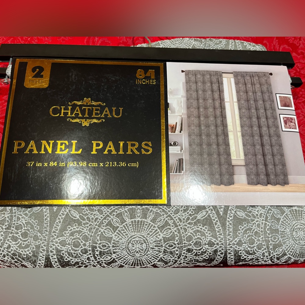 1 set (2 pieces) Chateau curtains